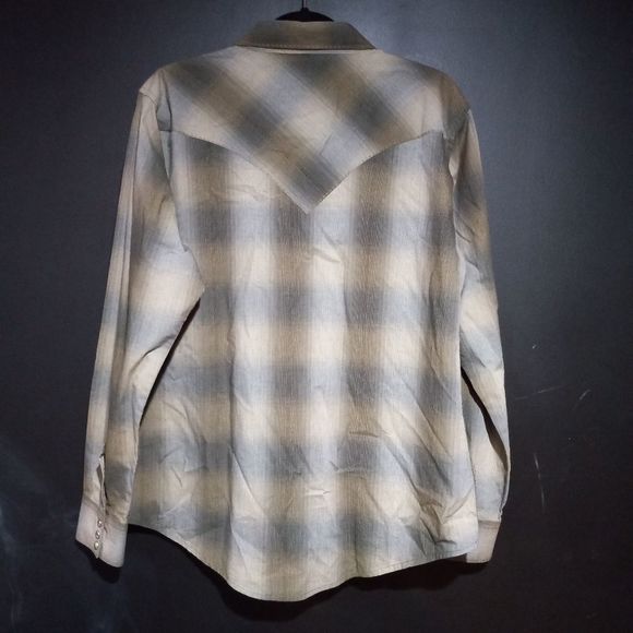 Wrangler Men's Blue and Gray Plaid Button Down Shirt - Picture 6 of 8